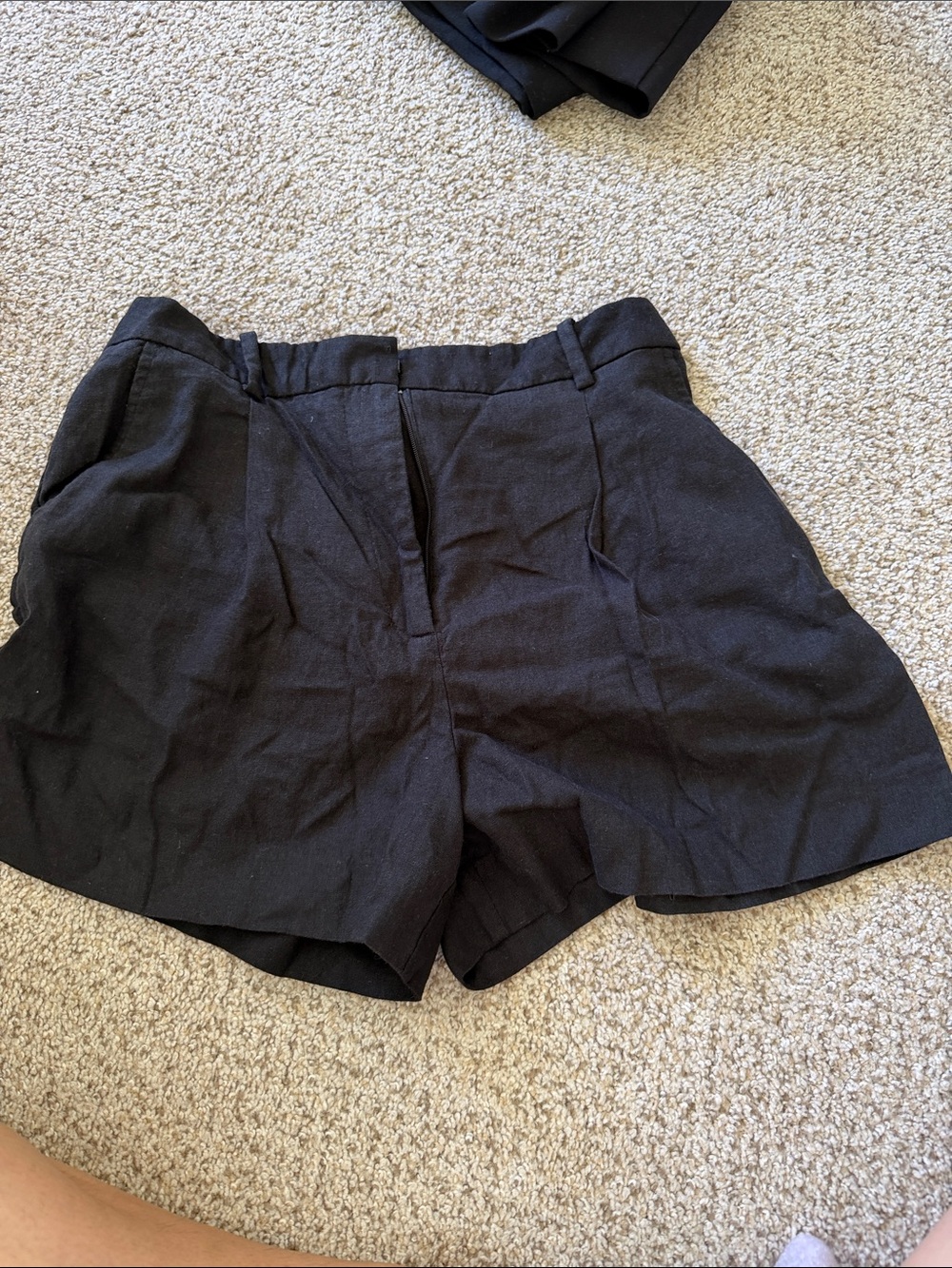 Black linen short